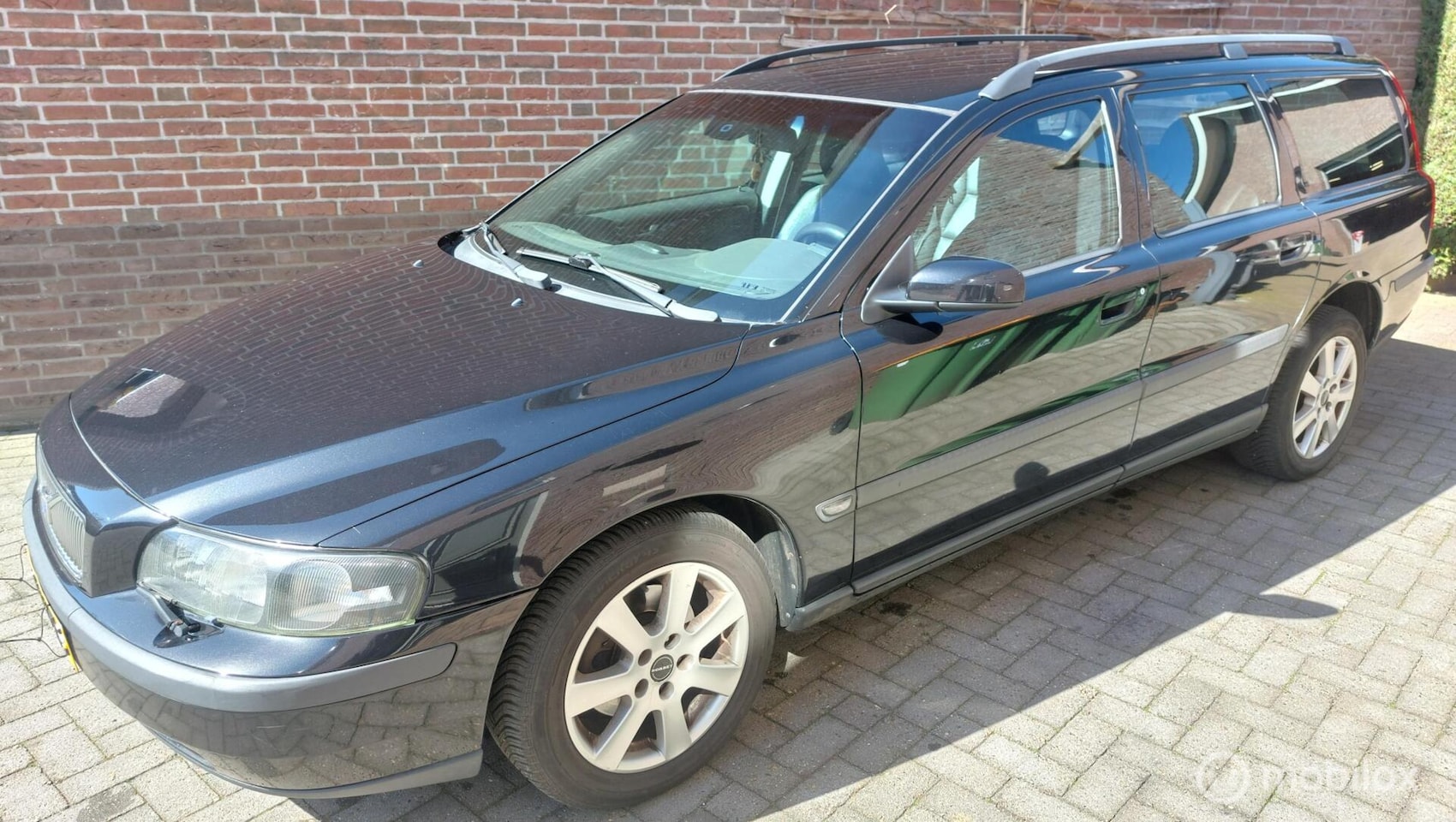 Volvo V70 - 2.4 Black Sapphire Edition II APK 18-12-26/Nw.Dis. - AutoWereld.nl