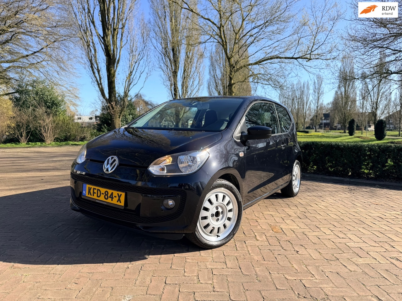 Volkswagen Up! - 1.0 high up! Black Ed. | Cruise | Airco | Bluetooth - AutoWereld.nl