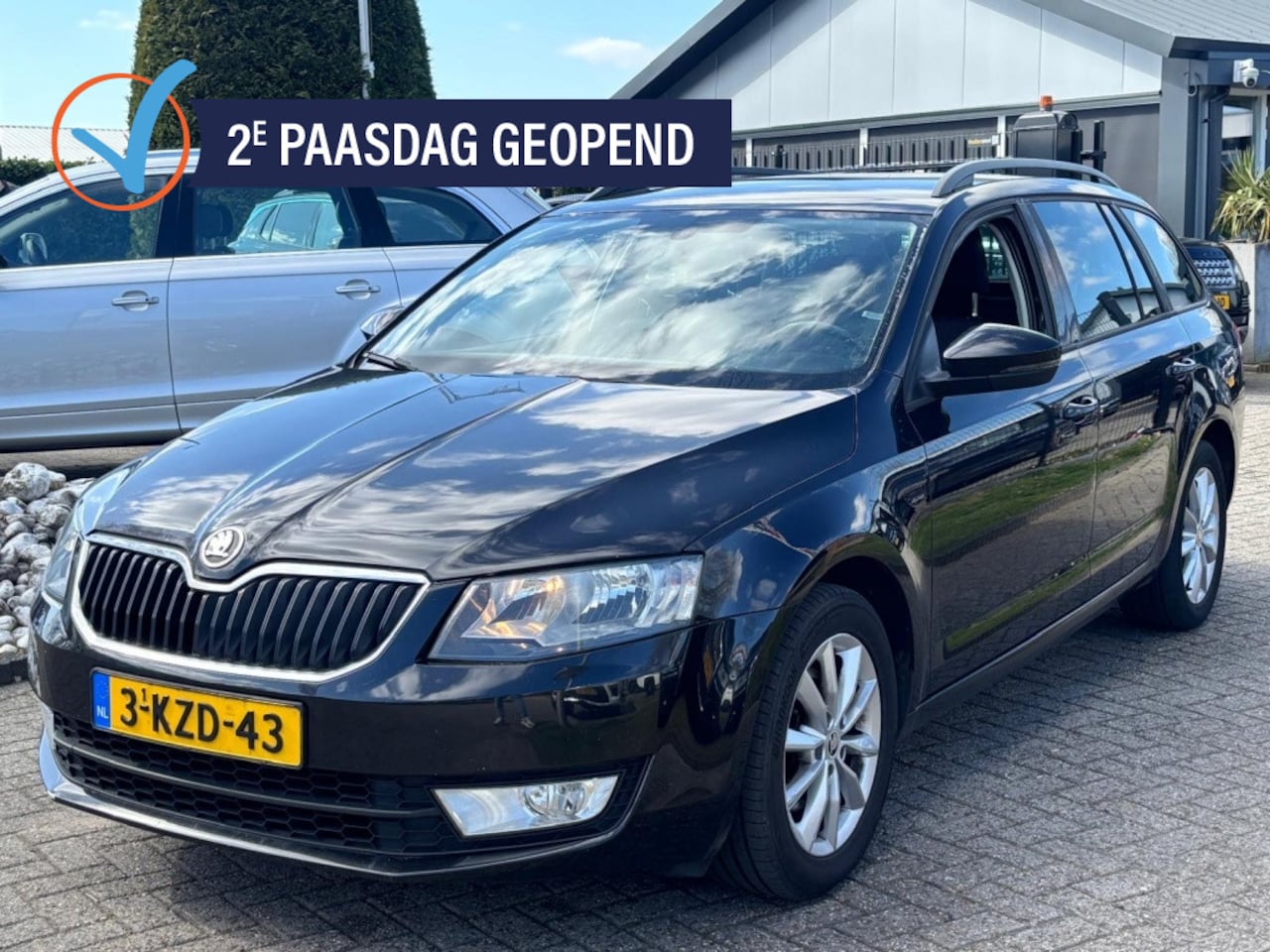 Skoda Octavia Combi - 1.2 Benzine 2013 Zwart Facelift Trekhaak Navi - AutoWereld.nl