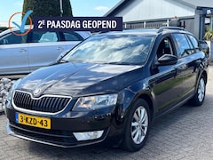 Skoda Octavia Combi - 1.2 Benzine 2013 Zwart Facelift Trekhaak Navi