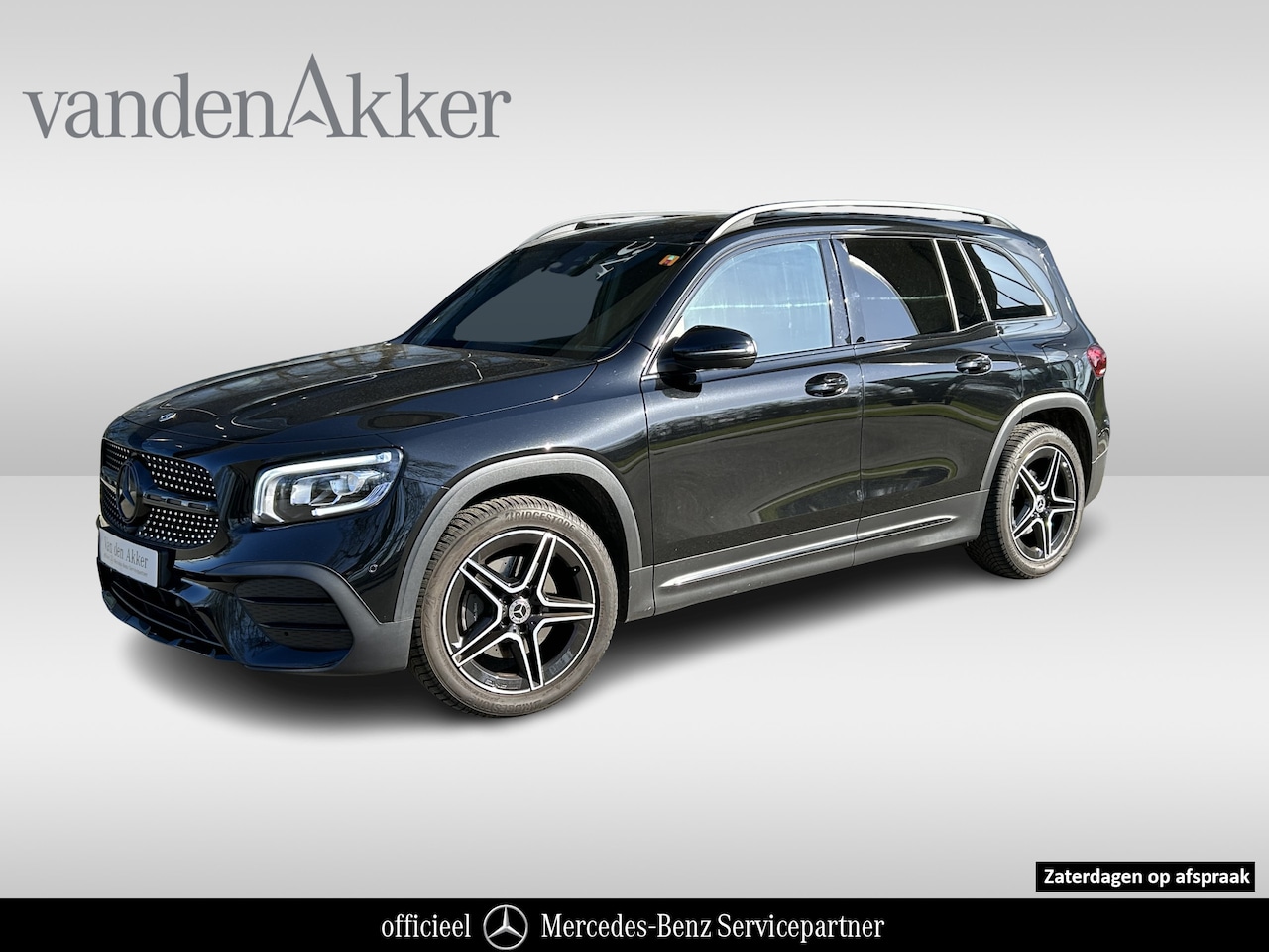 Mercedes-Benz GLB - 180 AMG // Nightpakket // Sfeerverlichting // 19" AMG Velgen // Camera // Elek. Achterklep - AutoWereld.nl