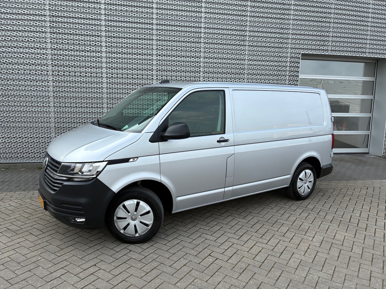 Volkswagen Transporter - 2.0 TDI L1H1 28 2.0 TDI 110PK L1H1 28 - AutoWereld.nl