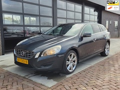 Volvo V60 - 1.6 T3 Momentum | Handel / Export | Clima | Cruise |