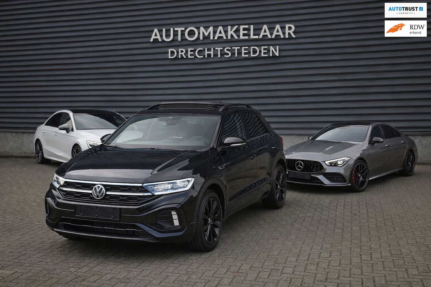 Volkswagen T-Roc - 2023 TSI 3* R-Line Black on black/ Pano/ Led/Carpass/Enzv - AutoWereld.nl