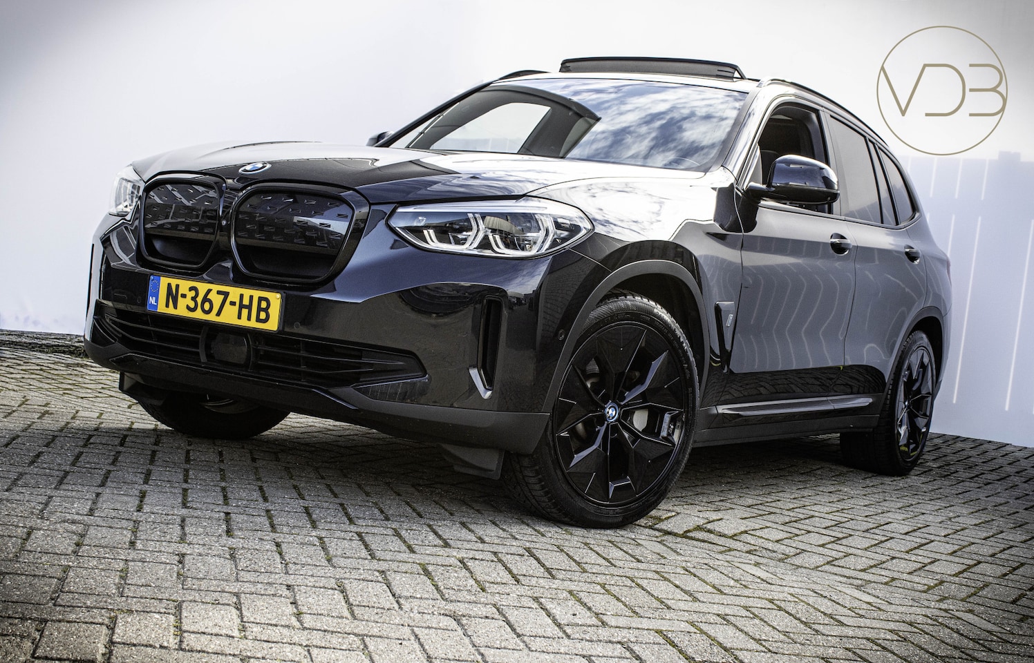 BMW iX3 - High Executive 80 kWh PANO 360GR CAM HARMAN KARDON LEER - AutoWereld.nl