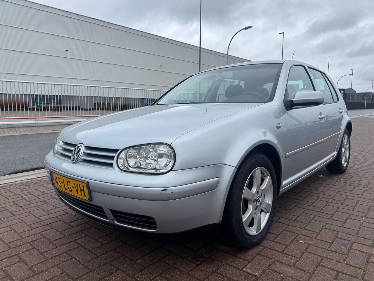 Volkswagen Golf - 1.6-16V /Airco/Cruise/Trekhaak/Nieuwe APK - AutoWereld.nl