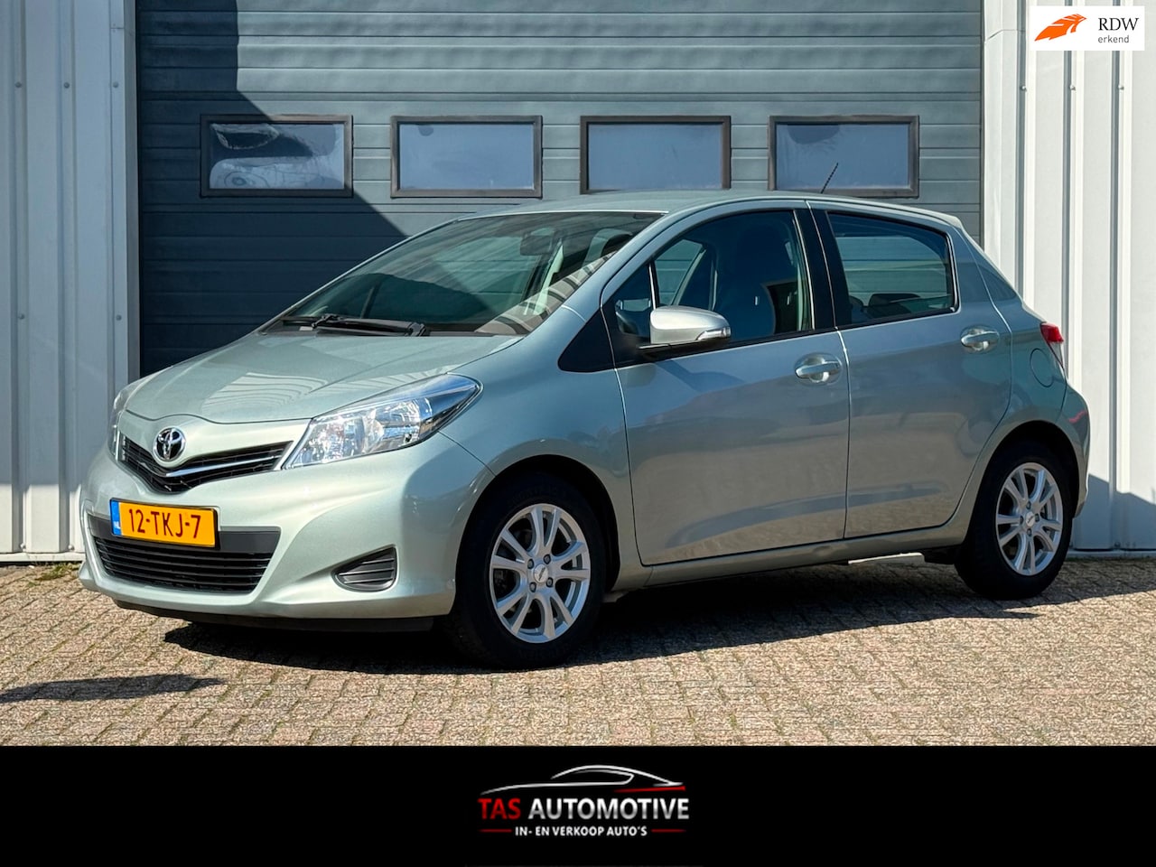 Toyota Yaris - 1.3 VVT-i Aspiration 1e EIG / NAVI / CRUISE - AutoWereld.nl