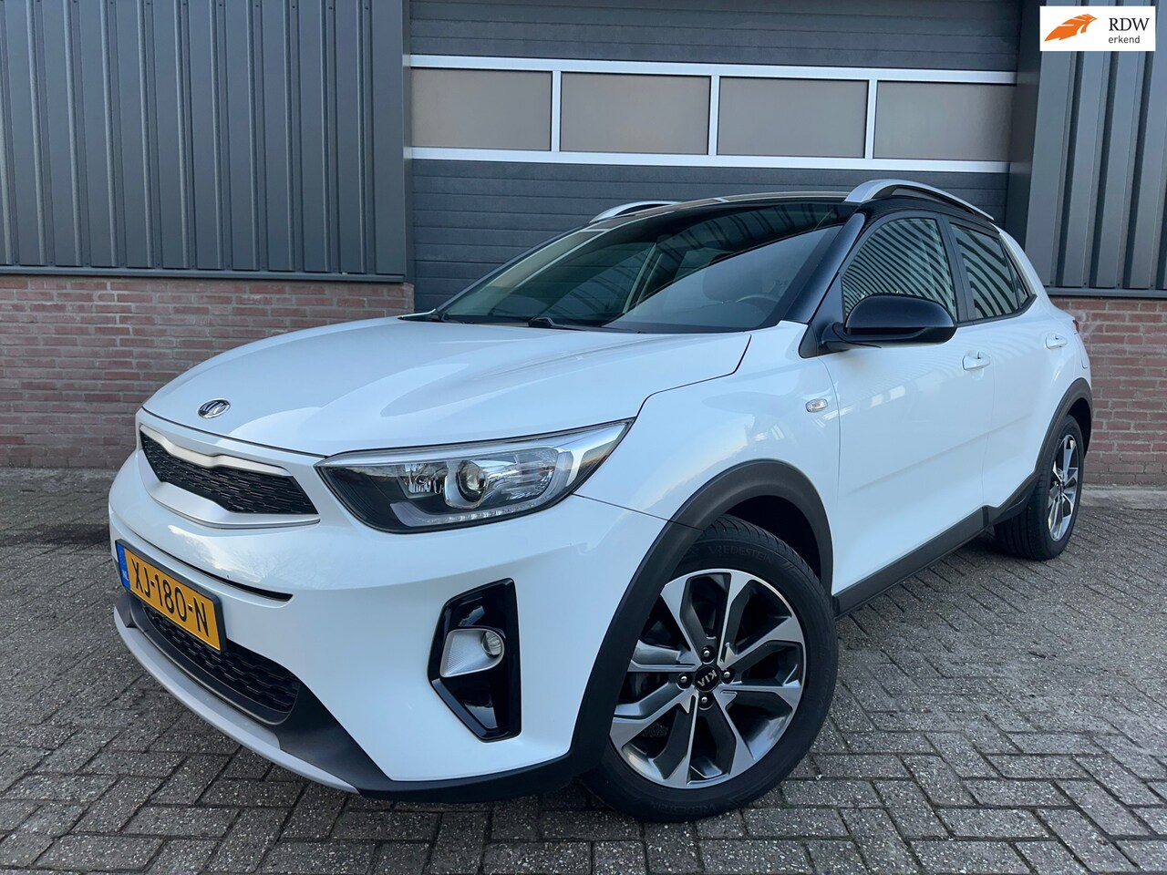 Kia Stonic - 1.0 T-GDi 101PK DynamicLine / achteruitrijcamera / Apple carplay, Android auto - AutoWereld.nl