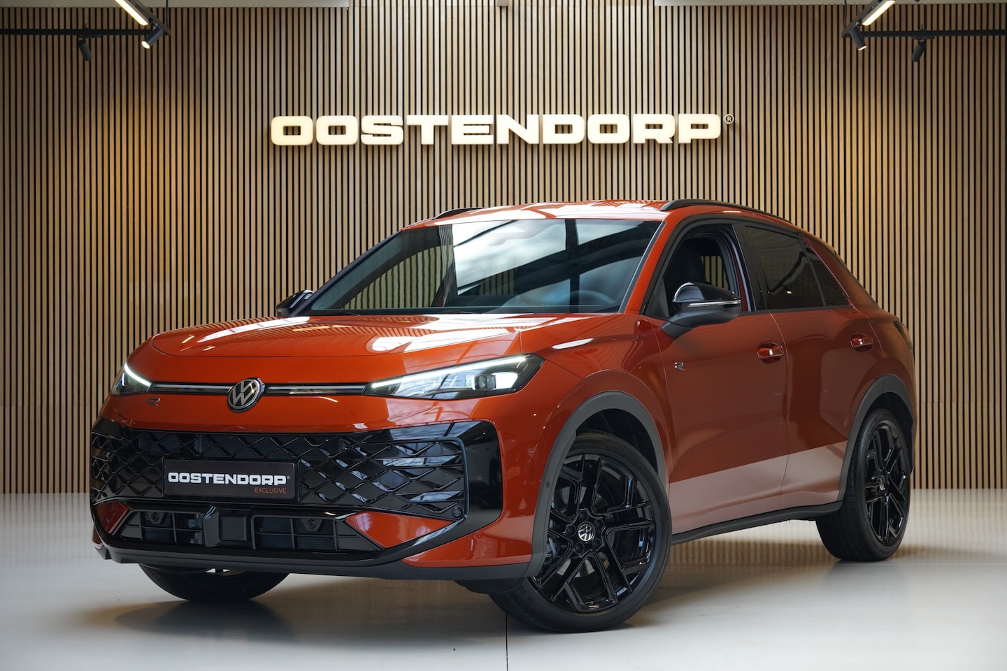 Volkswagen T-Roc - 1.5eTsi/150pk DSG R-Line Blackstyle|2026|Trekhaak|PDC+Camera|19"York Black|Keyless|Matrix- - AutoWereld.nl