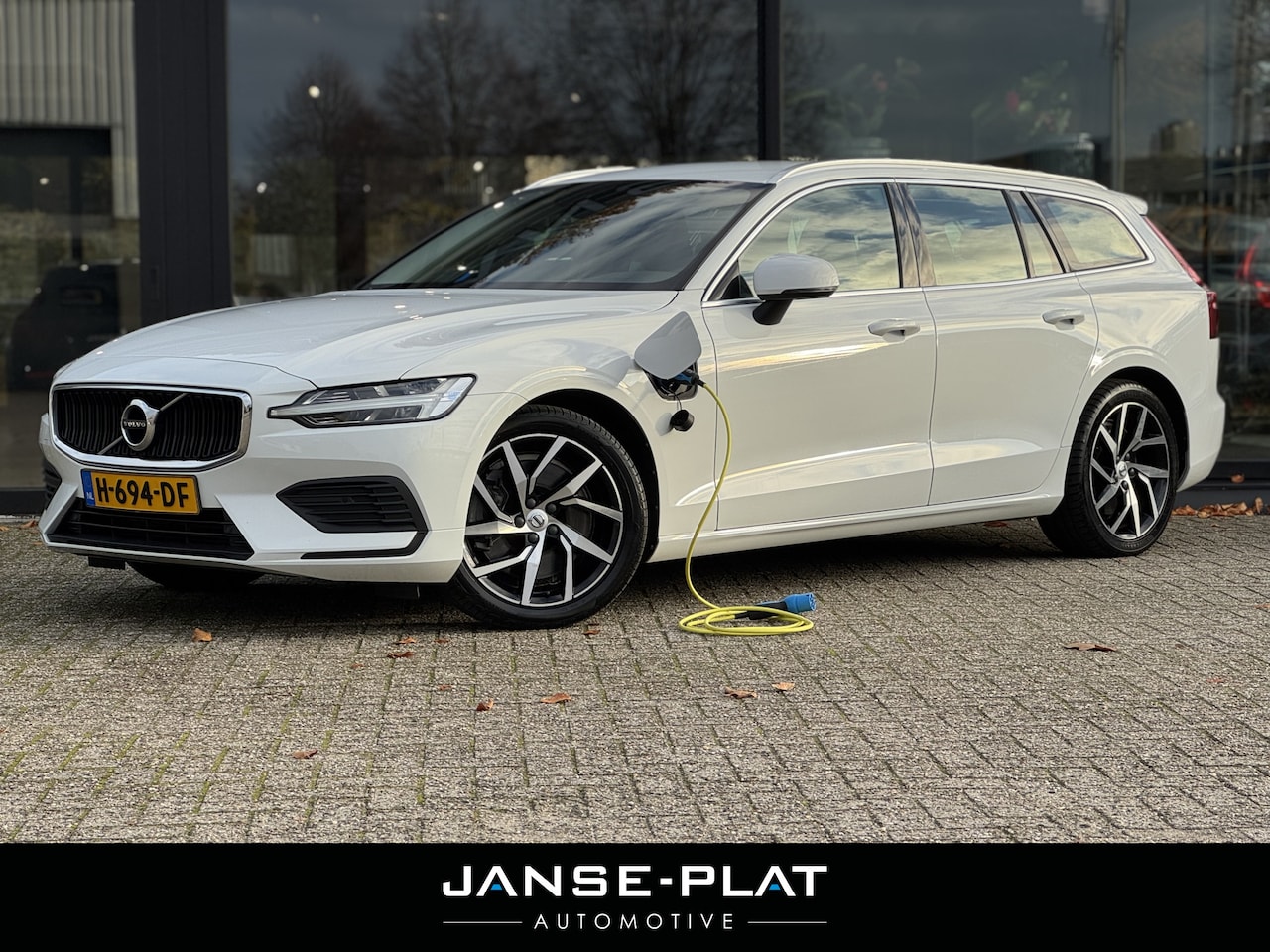 Volvo V60 - 2.0 T6 TE AWD Momentum Pro Leder | Camera | Carplay | - AutoWereld.nl