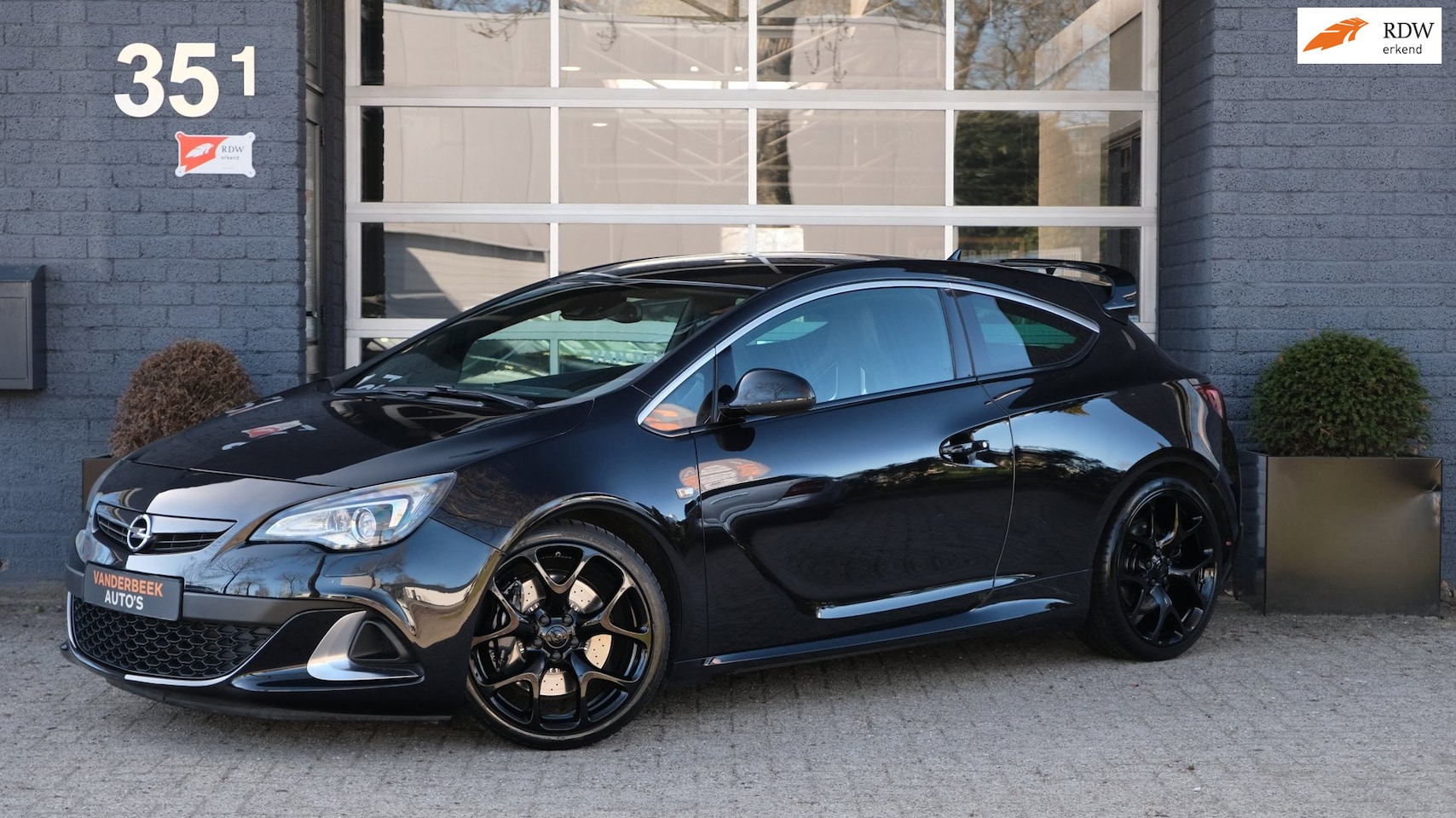 Opel Astra GTC - 2.0 Turbo OPC 280PK NAVI LEDER VOL! - AutoWereld.nl