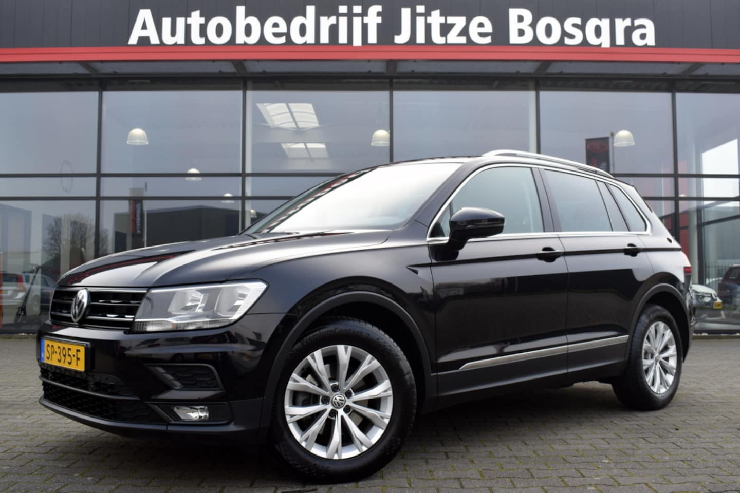 Volkswagen Tiguan - 1.4 TSi Comfortline Business ECC | Carplay | Full Map Navi | Trekhaak | Dealer Onderhouden - AutoWereld.nl