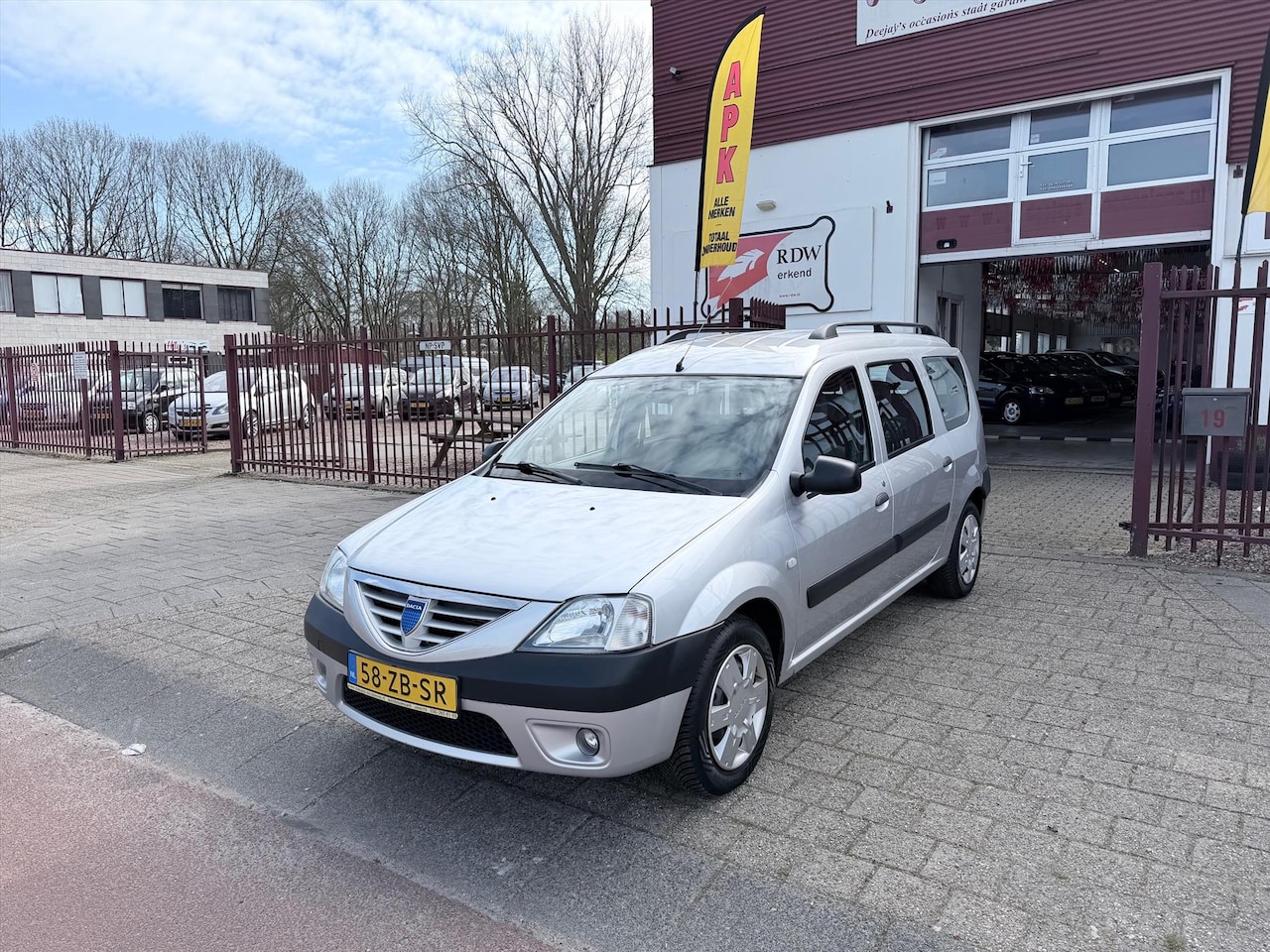 Dacia Logan MCV - 1.6 16V 77KW 7P Lauréate - AutoWereld.nl