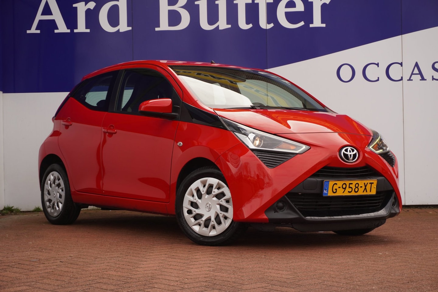 Toyota Aygo - 1.0 VVT-i x-play+apple-carplay-navigatie+camera+airco = 30-DECEMBER 2019= SUPER PRIJS !! - AutoWereld.nl