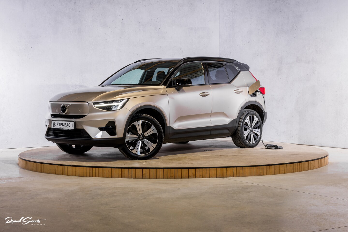 Volvo XC40 - Recharge Plus 70 kWh | Zwenkbare trekhaak | Adaptieve cruise | Blis | 19 Inch | Full Led | - AutoWereld.nl