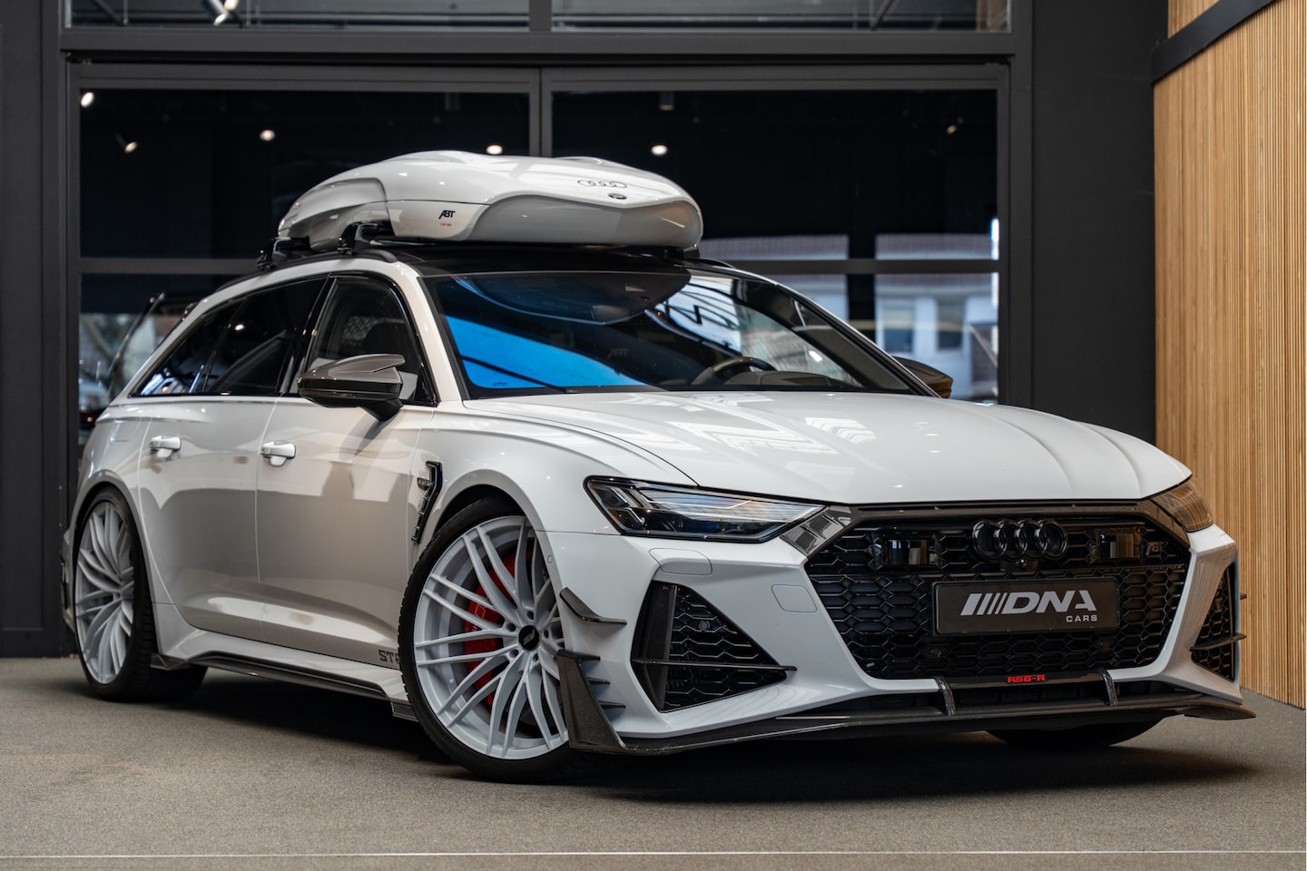 Audi RS6 - RS6-R ABT TFSI Quattro Full Carbon B&O Advanced R ABT TFSI quattro Carbon Interior ABT Ski - AutoWereld.nl