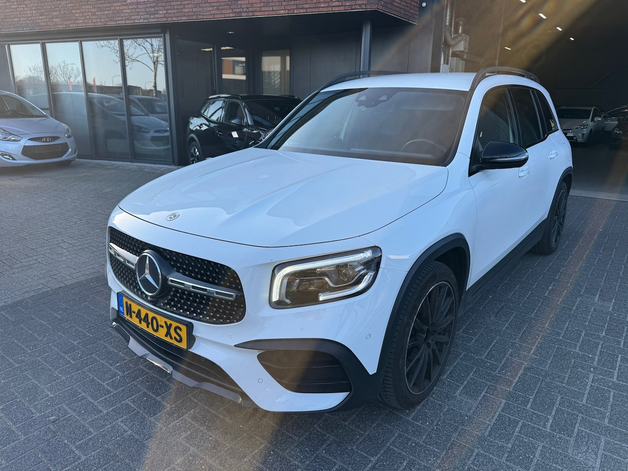 Mercedes-Benz GLB - 200 AMG 7PERS AUT SFEER TREKHAAK CAMERA STOELVERW LED SUPER ONDDERHOUDEN - AutoWereld.nl