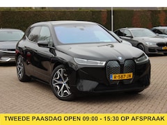 BMW iX - xDrive40 Executive 77 kWh / Trekhaak / Panoramadak / 360Camera / Harman Kardon / 22'' / Ca