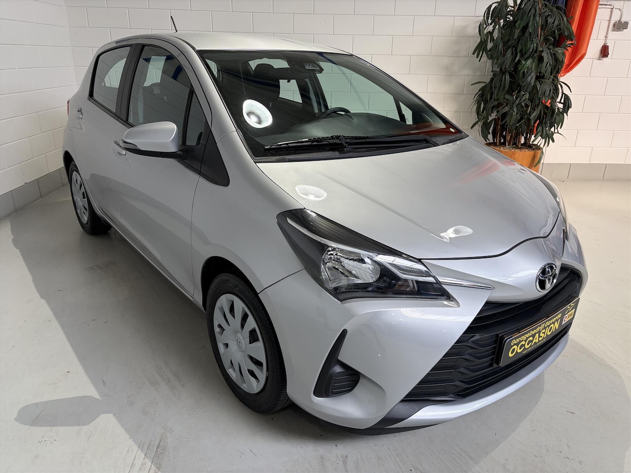 Toyota Yaris - 1.5 VVT-i 111pk 5D Comfort, 12dkm! Airco, Lijn-assist - AutoWereld.nl