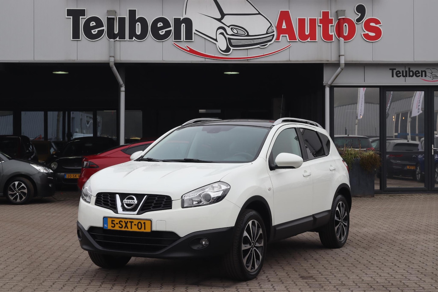Nissan Qashqai - 1.6 Connect Edition | Trekhaak | Camera | Panoramadak | Onderhouden - AutoWereld.nl