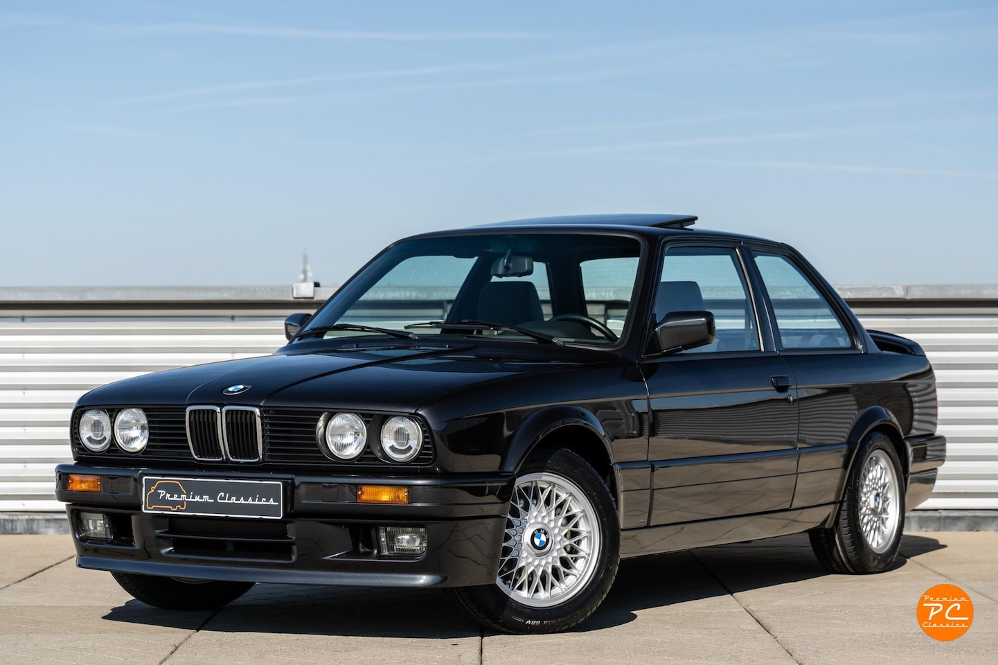 BMW 3-serie Coupé - 325i M-Technic II E30 | 33.000KM | Swiss delivered | 1st Owner | Full documentation - AutoWereld.nl