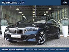 BMW 5-serie Touring - 520i M Sport Automaat / Trekhaak / Achteruitrijcamera / M Sportonderstel / Adaptieve LED /