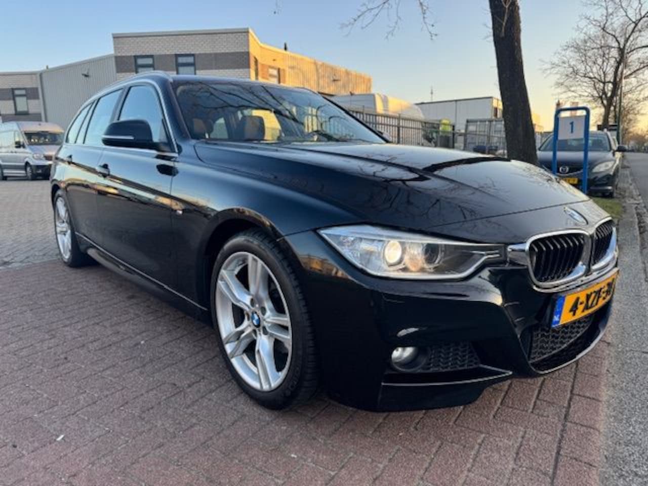 BMW 3-serie Touring - 316i M Edition Executive Airco/ECC,Cruisecontrol,Navigatie - AutoWereld.nl
