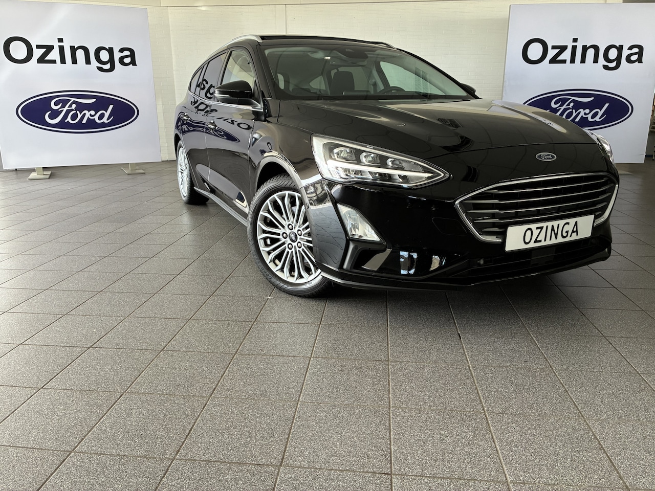 Ford Focus Wagon - vol opties EcoBoost Titanium Business Pano dak trekhaak-elektr.achterklep - AutoWereld.nl