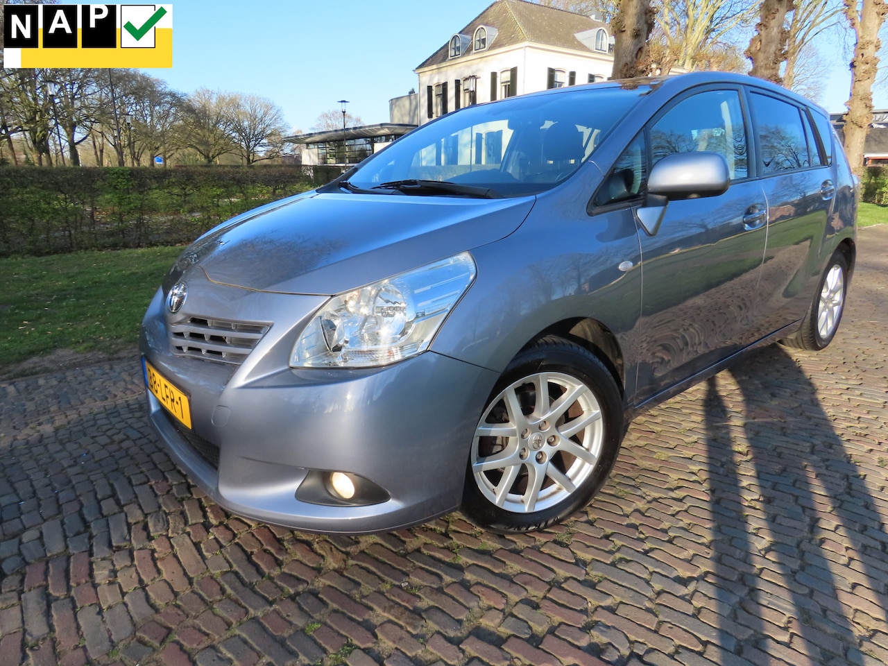Toyota Verso - 1.8 VVT-i Panoramic 7p. Achteruitrijcamera Panoramadak Navigatie Stoelverwarming Keyless E - AutoWereld.nl