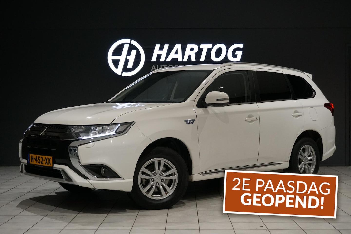 Mitsubishi Outlander - 2.4 PHEV Pure + TREKHAAK / CARPLAY / CAMERA / STOELVERWARMING / - AutoWereld.nl