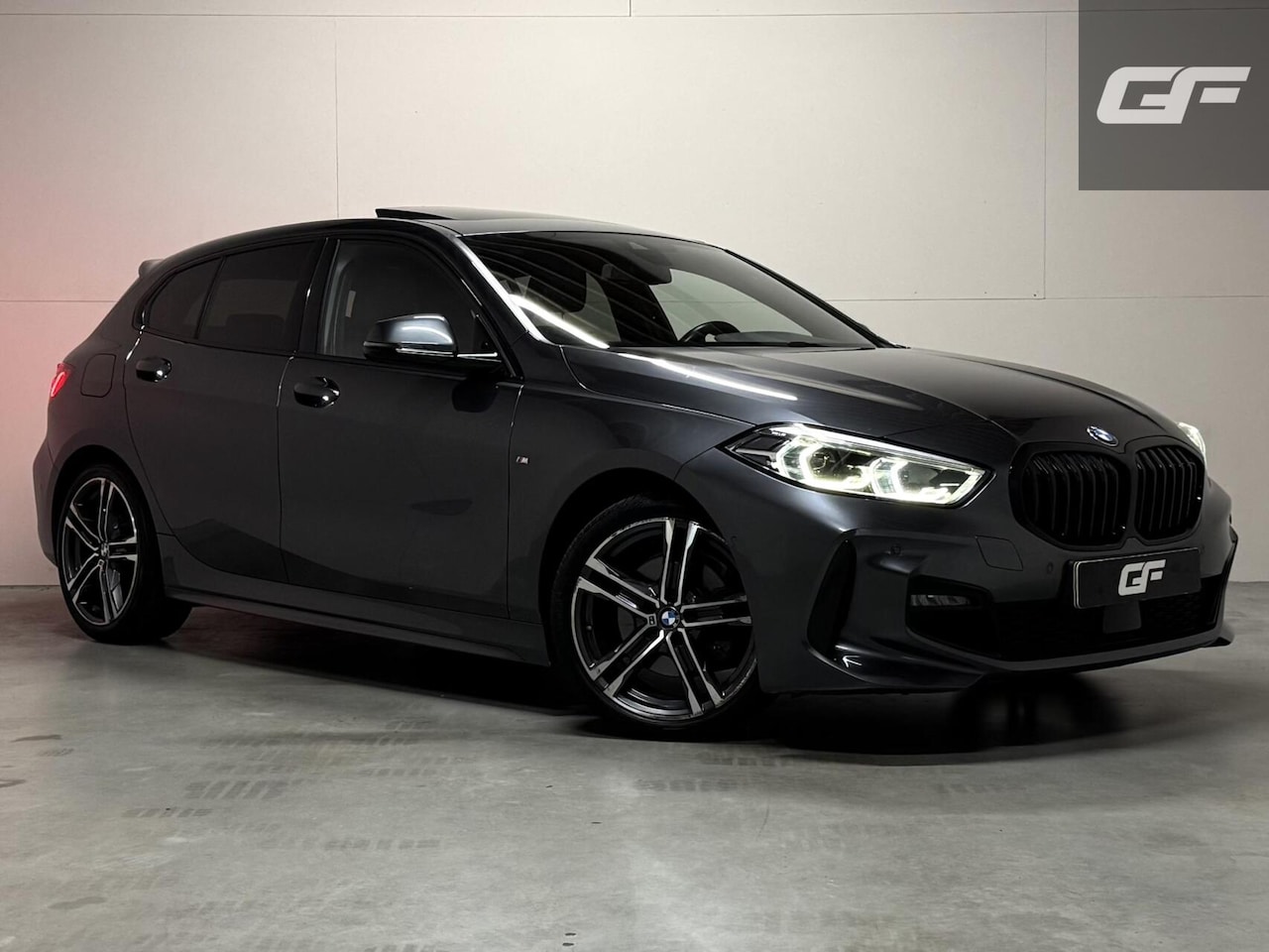 BMW 1-serie - 118i M-Sport Pano H/K Leer Sfeer Carplay NAP - AutoWereld.nl