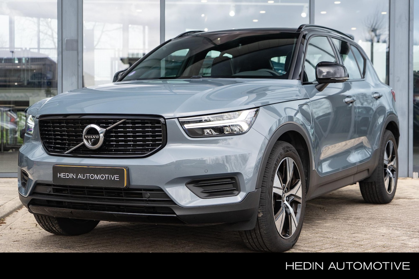 Volvo XC40 - 1.5 T4 Recharge R-Design | Trekhaak | Pilot Assist | Apple Carplay / Android Auto | Parkas - AutoWereld.nl