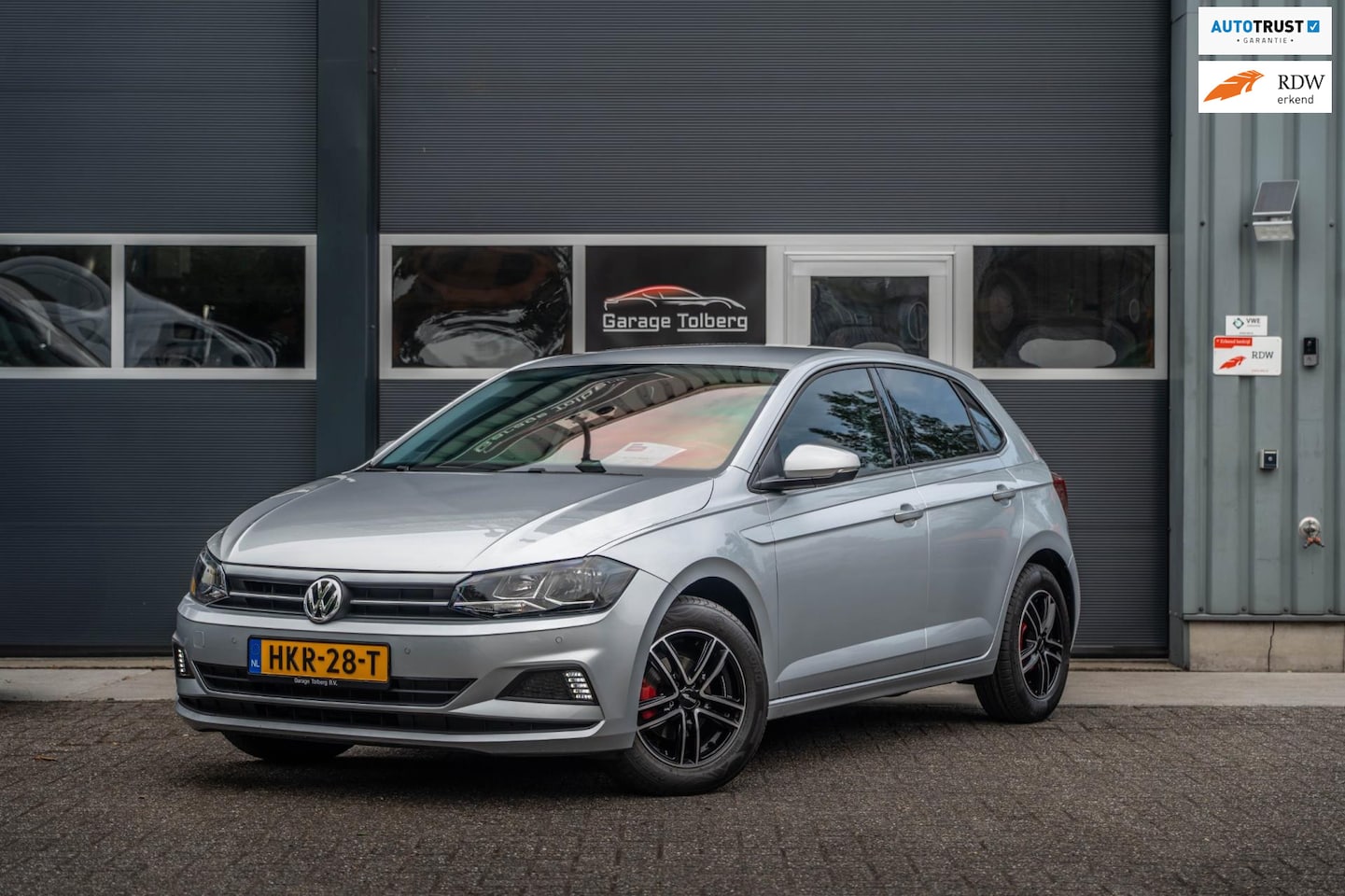 Volkswagen Polo - 1.0 MPI Comfortline PDC NAVI AIRCO CAR PLAY + GRATIS SET WINTERBANDEN OP VELG. - AutoWereld.nl