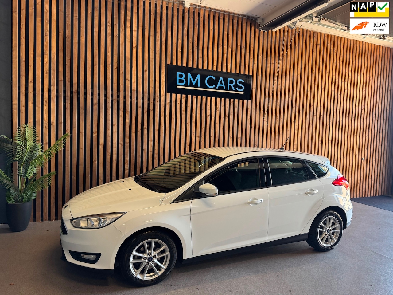 Ford Focus - 1.0 Lease Edition Airco, Navigatie, Pdc - AutoWereld.nl