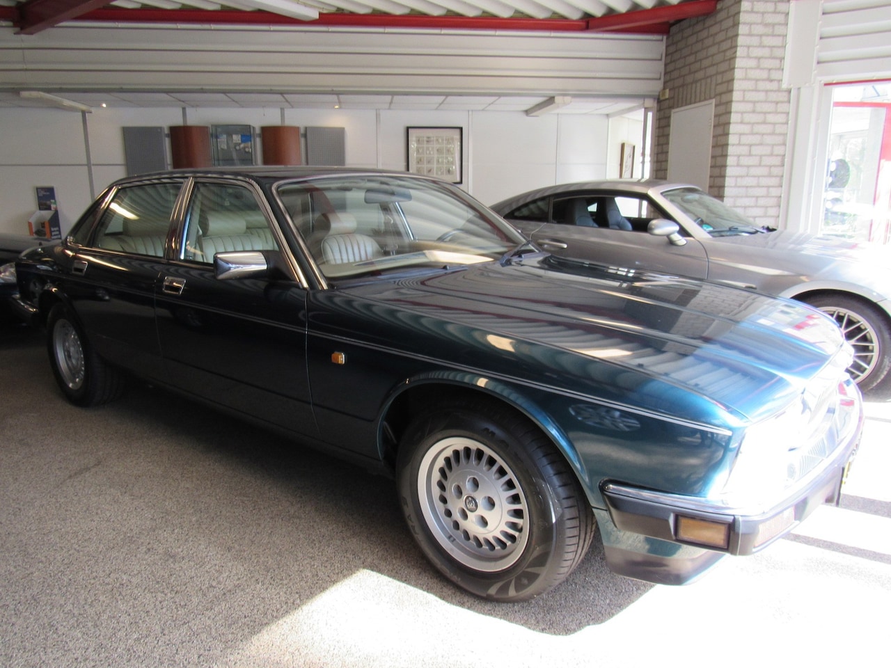 Jaguar XJ - 40 3.2 zeer nette Youngtimer veel optie's - AutoWereld.nl