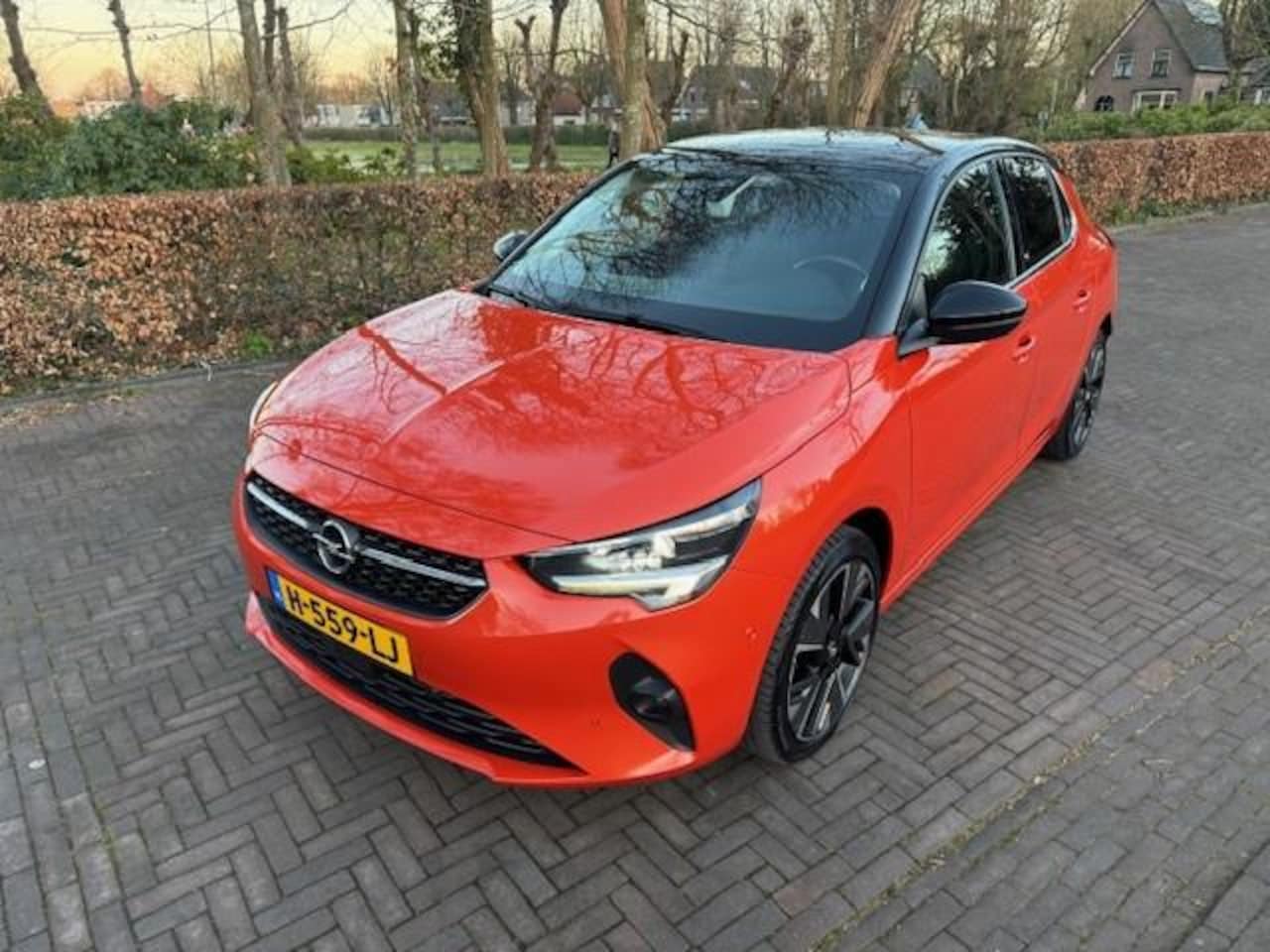 Opel Corsa-e - Elegance 50kWh 3-fase SOH 94,7% Acarplay/Leer/Xenon/Led/Camera - AutoWereld.nl
