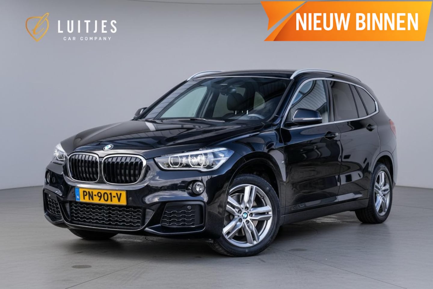 BMW X1 - sDrive20i M-Sport|NL-auto|Leder|Camera|Afn.Trekhaak|HuD|Elek.A-klep|Dealer-onderhouden - AutoWereld.nl