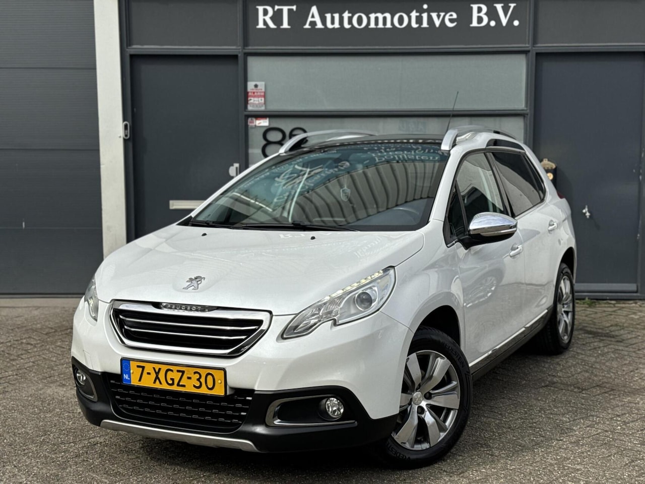 Peugeot 2008 - 1.2 PureTech Allure Pano Trekhaak Dealer OH - AutoWereld.nl