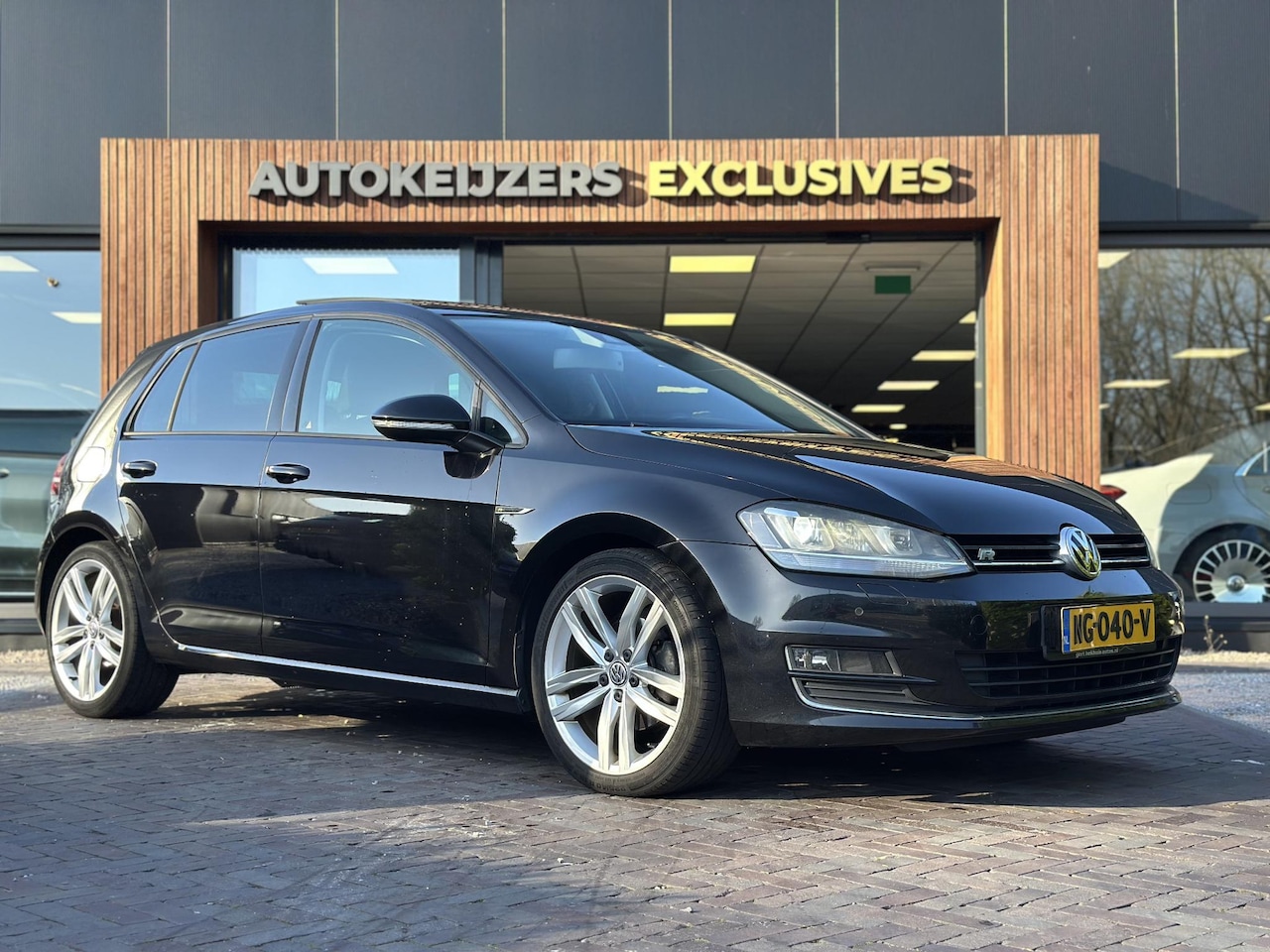 Volkswagen Golf - 1.4 TSI ACT R Editie Pano Navi Automaat - AutoWereld.nl