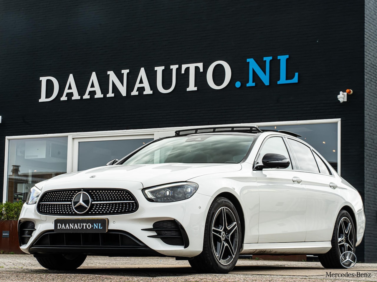 Mercedes-Benz E-klasse - E200 AMG Line Pano Memory Burmester Matrix LED - AutoWereld.nl