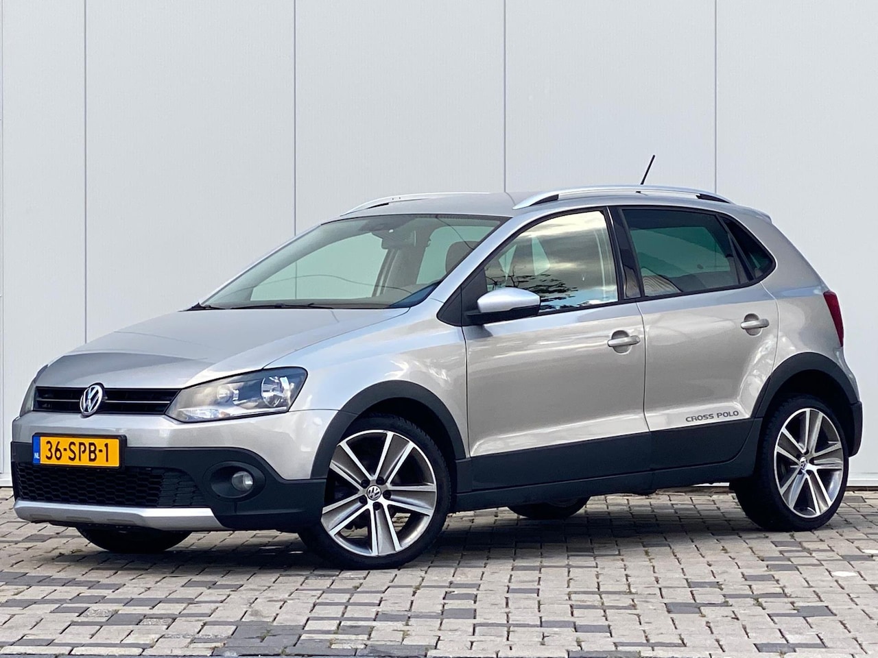 Volkswagen Polo - 1.4-16V Cross AUTOMAAT IN PERFECT STAAT - AutoWereld.nl