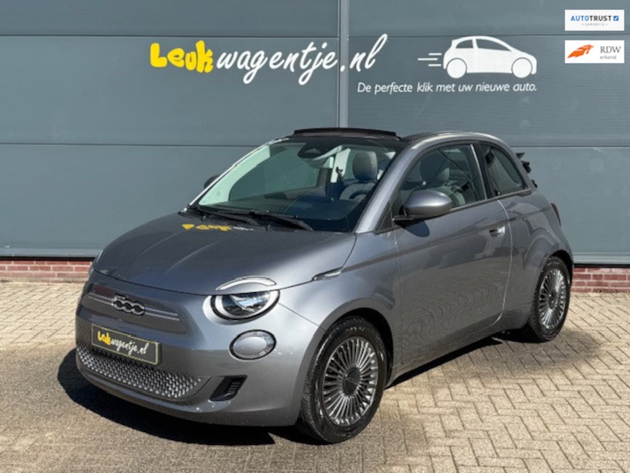 Fiat 500 C - E Icon 42 kWh Cabrio *carplay *climate *stoelverw - AutoWereld.nl