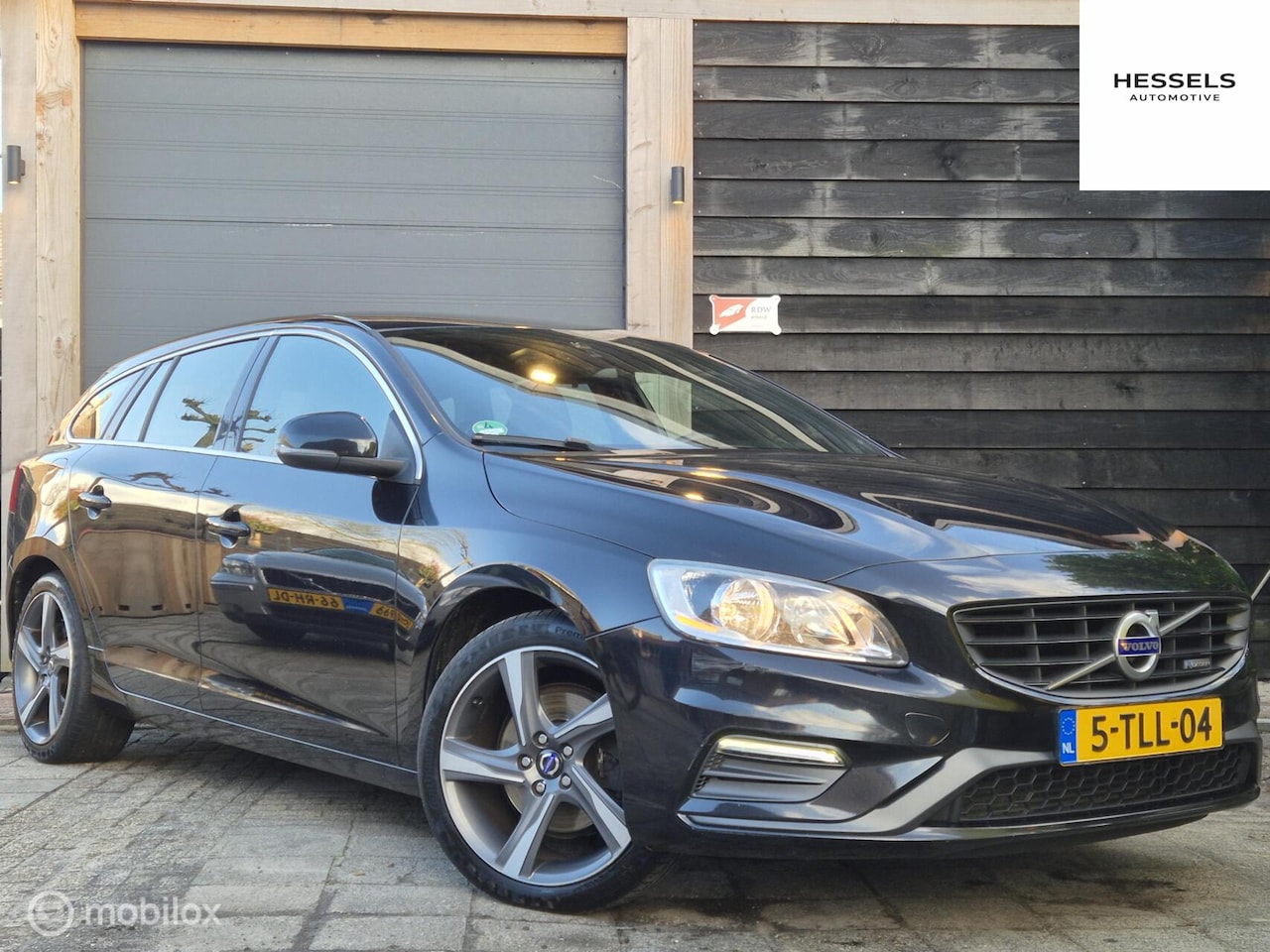 Volvo V60 - 1.6 T3 R-Design Automaat trekhaak - AutoWereld.nl
