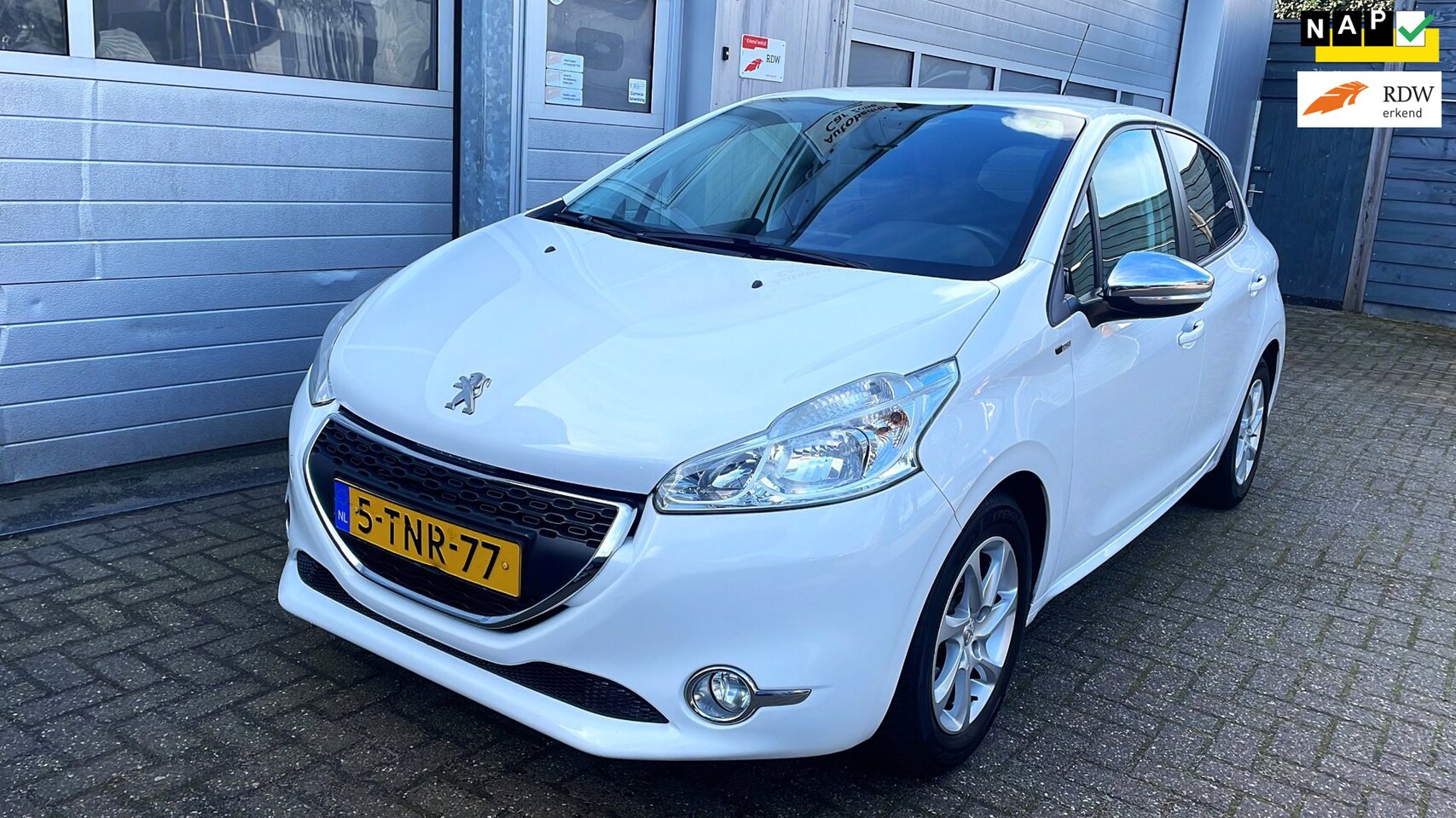 Peugeot 208 - 1.2 VTi Style-Navi-Airco-Cruise-Velgen-New APK - AutoWereld.nl