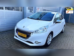 Peugeot 208 - 1.2 VTi Style-Navi-Airco-Cruise-Velgen-New APK