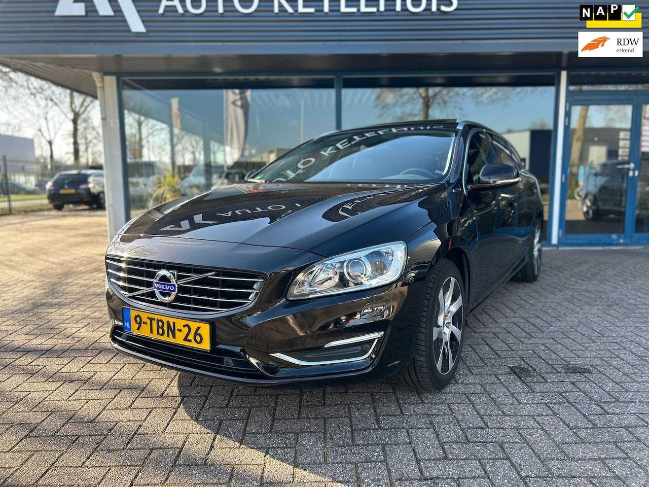 Volvo V60 - 2.4 D6 AWD Plug-In Hybrid Summum|Camera|Open dak|Memory|Trekhaak - AutoWereld.nl