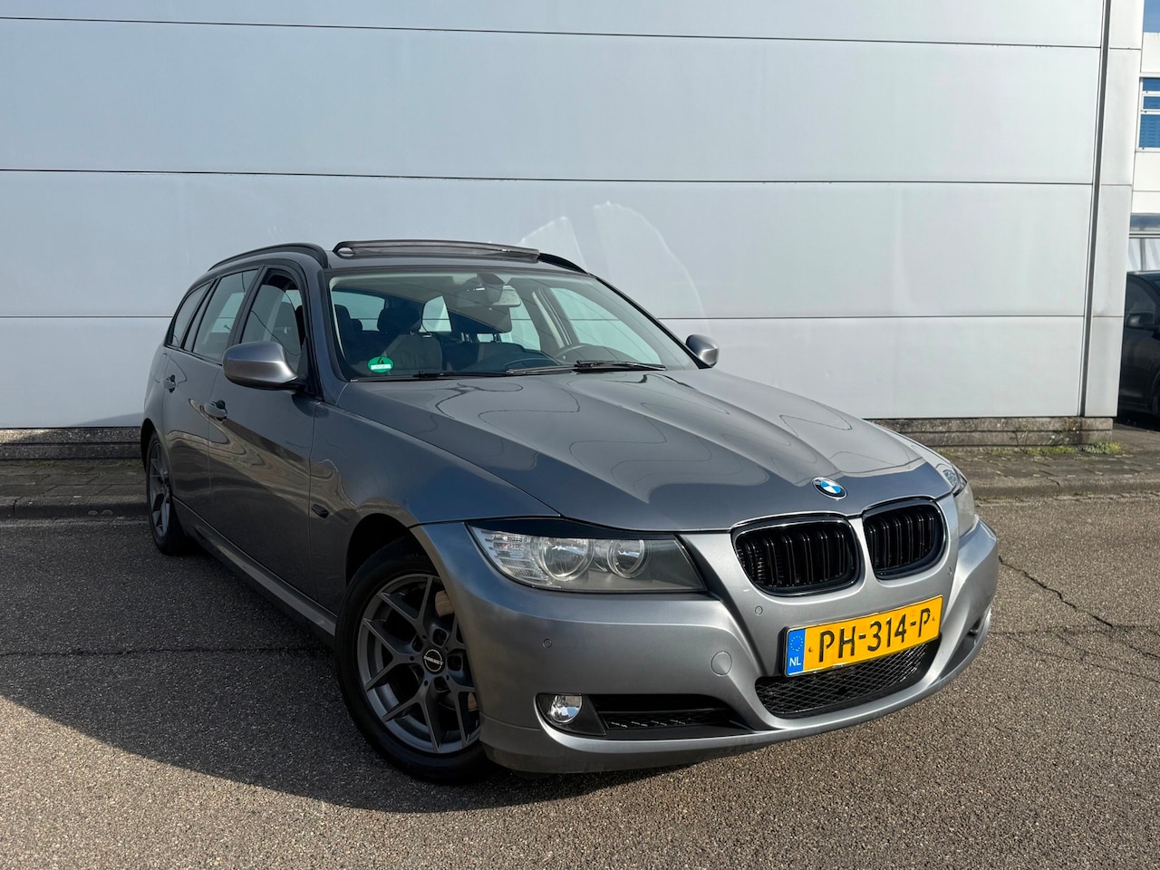 BMW 3-serie Touring - 318d Luxury Line (bj 2012) PANORAMA|CLIMA|NAVI|FACELIFT - AutoWereld.nl