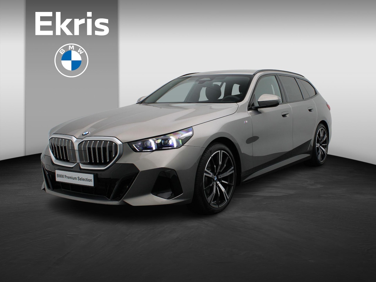 BMW 5-serie Touring - 520i M Sportpakket | Trekhaak | Driving Assistant Plus | Harman Kardon | 20" - AutoWereld.nl