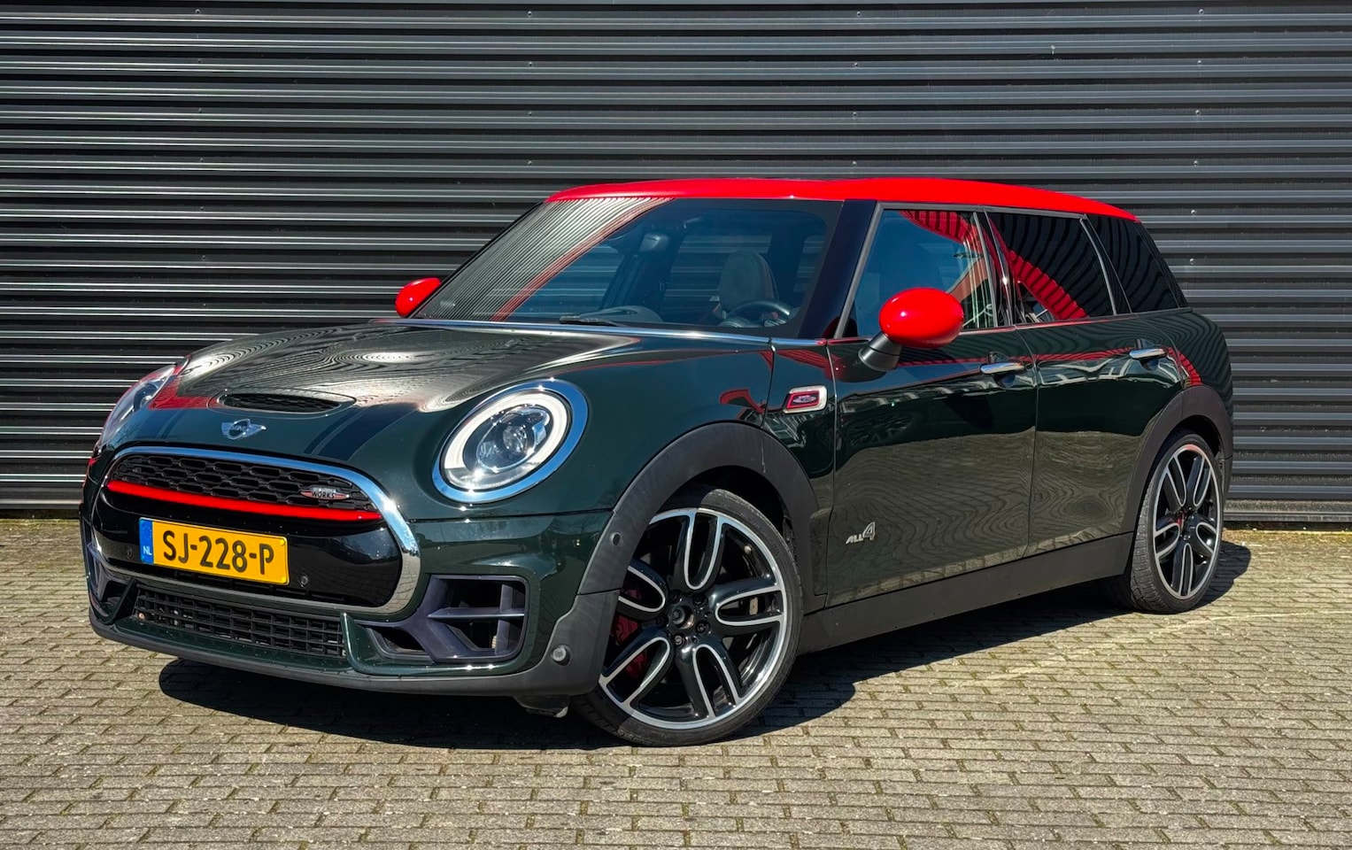 MINI Clubman - John Cooper Works ALL4 Chili | Harman/Kardon | Park Assist | Pano | CarPlay | Stoelverwarm - AutoWereld.nl
