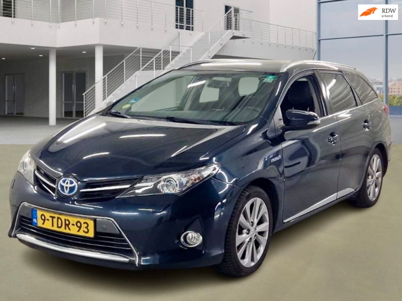 Toyota Auris Touring Sports - 1.8 Hybrid | PANO | NAVI | HAAK | CAMERA | NL AUTO - AutoWereld.nl